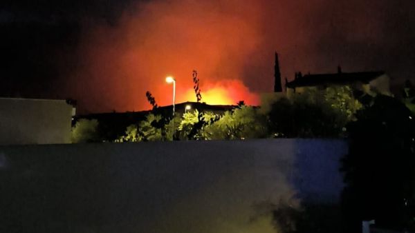 Incendie à Narbonne : 2 000 hectares parcourus par le feu, 6 maisons touchées, 3 chevaux morts... Quel est le point de situation ce mardi matin