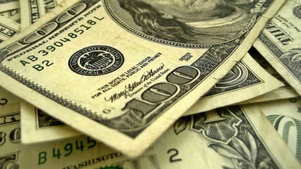 Dollar: une faiblesse record et une dynamique à la baisse "difficile à enrayer"