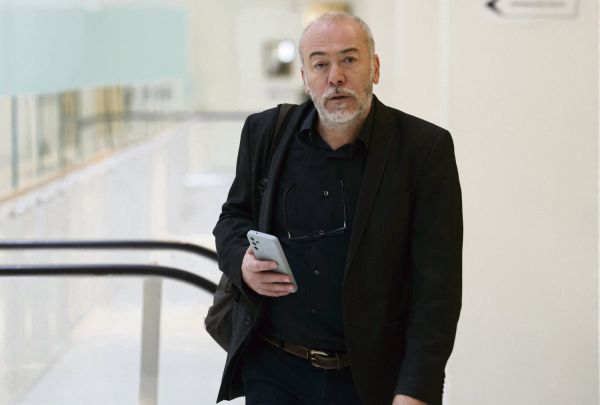 « Trois millions d'euros ont été détournés » : des ex-dirigeants et dessinateur du « Canard enchaîné » au tribunal pour abus de biens sociaux