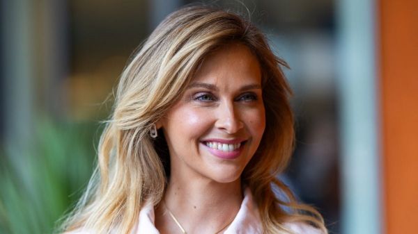 Ophélie Meunier présente son appartement parisien où elle vit avec son mari Mathieu et leurs enfants