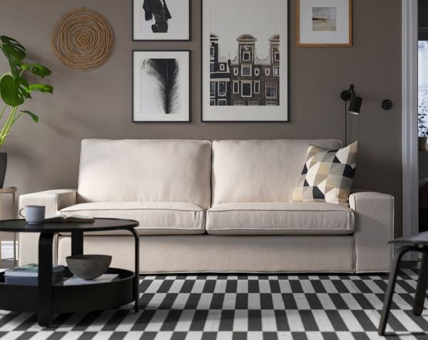 Pris d'assaut en magasin, ce canapé IKEA ultra confortable résiste à tout, même aux pires bêtises des enfants (et des animaux)
