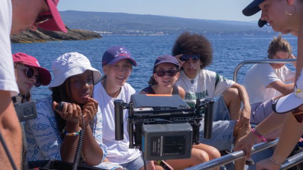 Le stage sur les métiers du cinéma emmène 10 jeunes à l'île Verte pour découvrir l'image sous-marine