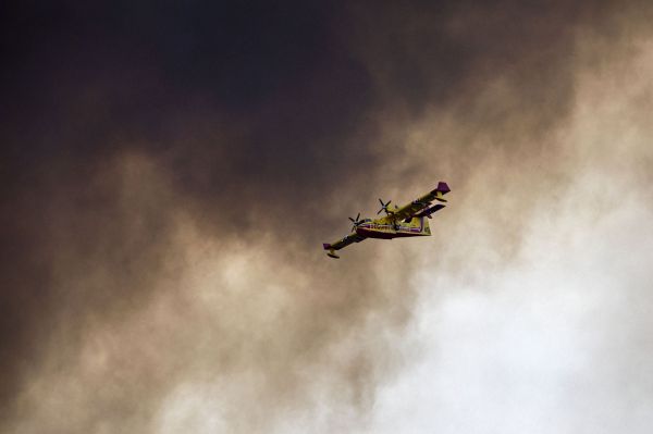 Feu toujours actif, habitants contraints de quitter leurs maisons, 2 000 hectares brûlés... Ce que l'on sait de l'incendie de Narbonne
