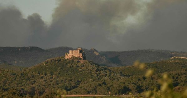 Un incendie d'une rare intensité toujours près de Narbonne : l'autoroute A9 va rouvrir ce mardi aux alentours de 10 heures