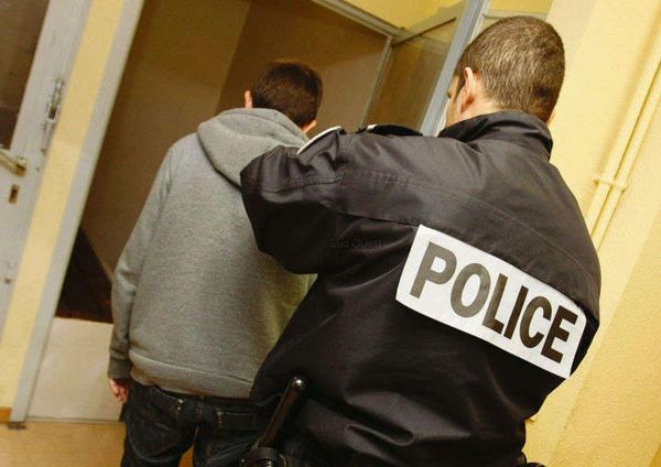 Agen : Fortement alcoolisé, le conducteur ayant percuté le scooter projeté contre la voiture de police, placé en garde à vue