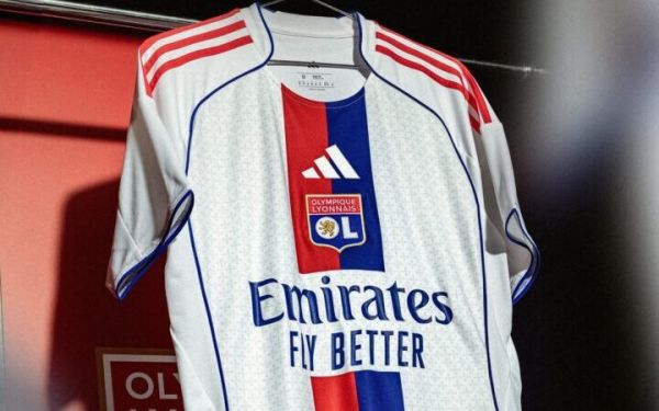 L'Olympique lyonnais dévoile son maillot domicile pour la nouvelle saison
