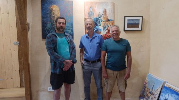 Écuras : Trois artistes charentais célèbrent la nature et le voyage à travers l'exposition « Entre Amis IX »