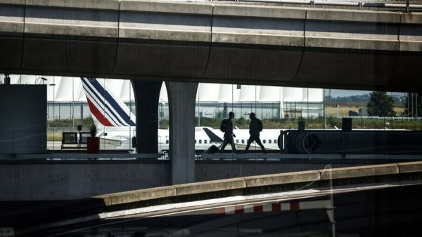 Gaza : "nous refusons de contribuer aux crimes actuellement commis"... À l'aéroport de Roissy, des syndicats appellent au blocage du matériel vers Israël