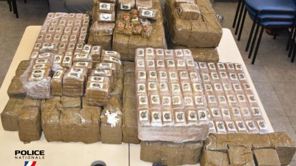Un go-fast intercepté au péage d'Arles, 220 kilos de drogue saisis