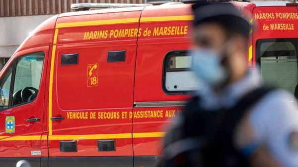 Mort d'une femme touchée par des tirs à travers la porte de son appartement à Marseille