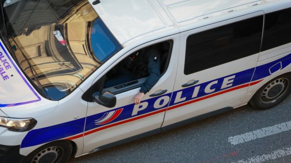 Une nonagénaire agressée à son domicile à Marseille, deux suspects recherchés