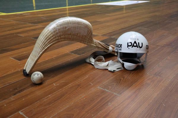 SÉRIE pelote basque : chistera, pelote et casque... Avec quel équipement on joue à la cesta punta ? Réponse avec Jean Olharan [VIDEO]