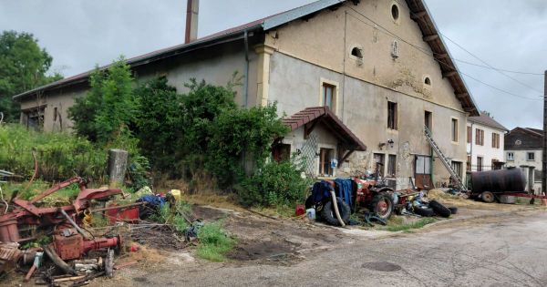 Vuillecin. Un agriculteur chargé par un taureau durant un contrôle vétérinaire