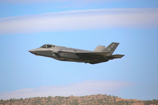 L'Europe se prépare : des pilotes de ligne appelés sur avion de chasse (F-35)