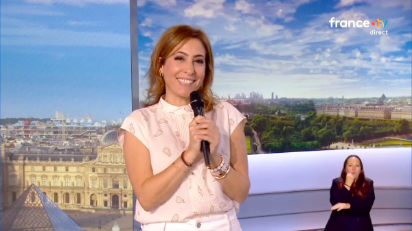 Léa Salamé fait ses premiers pas sur le plateau du JT de France 2 « Je vais m'entraîner tout l'été »