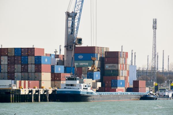 «Menace russe» : le plus grand port d'Europe se prépare à une «guerre potentielle», selon le Financial Times