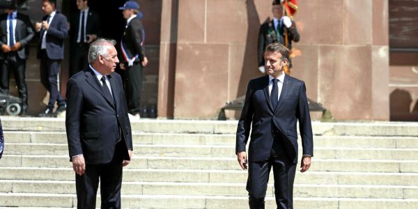 Budget, censure et fin de règne... La rentrée de tous les dangers pour Macron et Bayrou