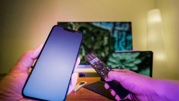 Pour la première fois, le smartphone devance le téléviseur comme équipement principal du foyer