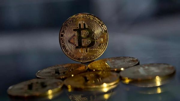 "C'est une véritable machine": lancés en 2024 seulement, les ETF bitcoin spot frôlent déjà les 50 milliards de dollars net cumulés