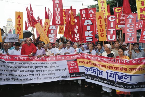 « Entre 150 et 250 millions de grévistes » : pourquoi les travailleurs indiens se mobilisent contre les « quatre Codes du travail » de Modi ?