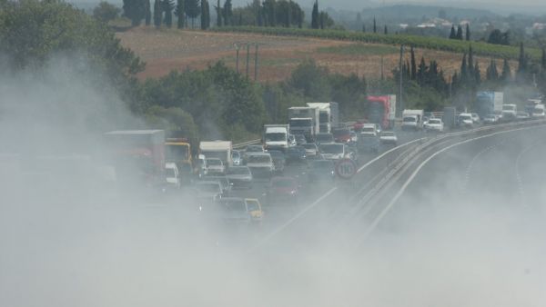 Incendies en Occitanie : A9, A750... pourquoi y a-t-il autant de feux près des autoroutes et qu'est-ce qui les rend si difficiles à gérer ?