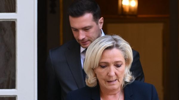 Le Rassemblement national visé par une enquête du parquet européen : quels sont les soupçons qui pèsent sur le parti de Marine Le Pen ?