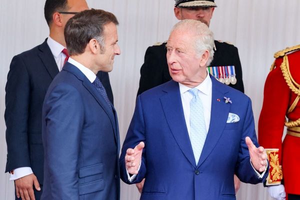 Charles III gâté par Emmanuel et Brigitte Macron, ils sont venus au Royaume-Uni les bras chargés de cadeaux