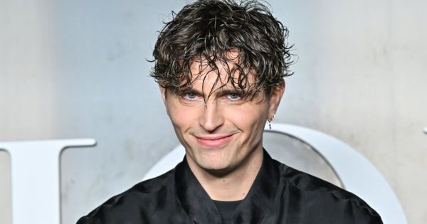 "L'histoire d'un homme meurtri" : Raphaël Quenard nous révèle des précieux indices sur le biopic sur Johnny Hallyday