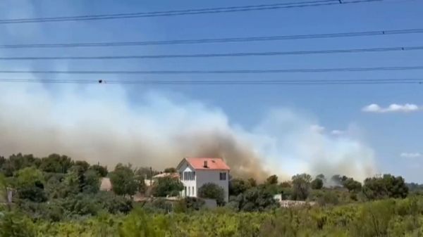 Se confiner, fermer les volets: les consignes de sécurité face à l'incendie à Marseille
