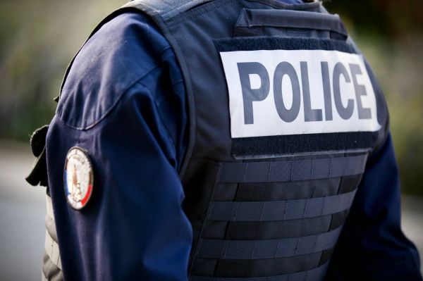 Elle attendait son infirmière en faisant des mots croisés: une nonagénaire violemment agressée à son domicile de Marseille