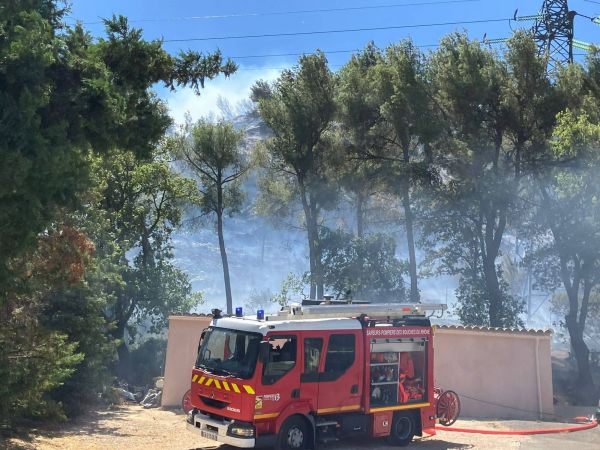 Habitants confinés, trafic aérien à l'arrêt, autoroute coupée, un Ehpad menacé... On fait le point sur l'important incendie qui s'est déclaré près de Marseille