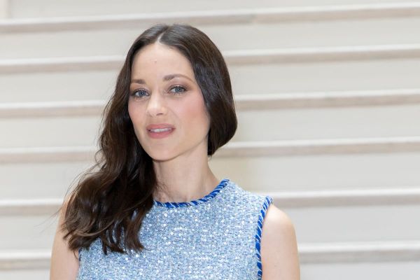 Marion Cotillard : première apparition après l'annonce de sa rupture avec Guillaume Canet, elle dévoile ses jambes parfaites