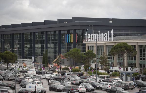 Les vols à l'aéroport de Marseille suspendus en raison d'un feu de forêt