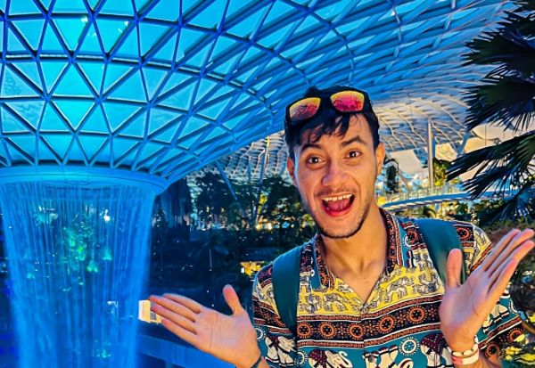 Ménez, globe-trotteur algérien, cartonne dans le Top 20 des influenceurs voyage en 2025