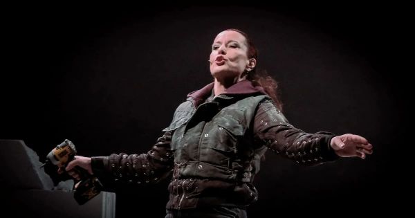 Festival d'Avignon : «Rien n'a jamais empêché l'histoire de bifurquer» de Virginie Despentes, rendre les coups par le doux