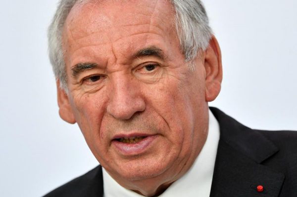 Budget 2026 : François Bayrou rassure sur le maintien des réductions d'impôts pour les dons aux associations