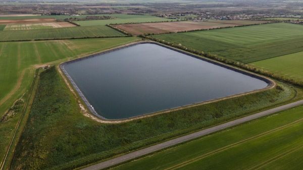 Bassines illégales en Charente-Maritime : neuf agriculteurs condamnés à 1,08 million d'euros d'amendes