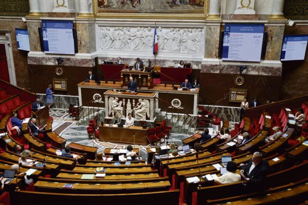 Entre défaite et désertion, les députés macronistes à bout de souffle avant la coupure estivale