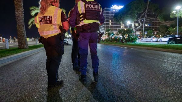 Le feu était vert pour la moto mais il a traversé : un cycliste percuté de plein fouet, au moins deux morts
