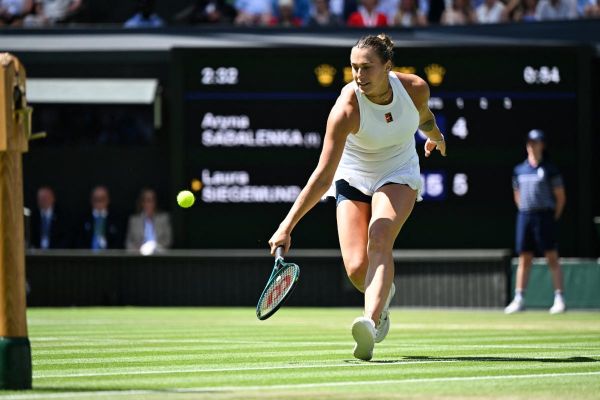 Sabalenka se fait peur contre Siegemund mais rejoint finalement le dernier carré à Wimbledon
