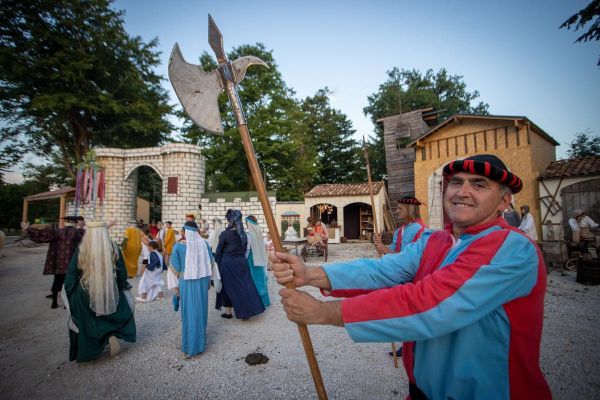 « Au début, on y passait deux mois de l'année, maintenant c'est 365 jours par an » : A Bourg-Charente, les bénévoles du son et lumière répètent avant quatre représentations décisives
