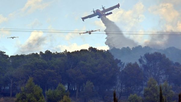Incendies à Narbonne. Des avions moins nombreux dans le ciel Narbonnais : la lutte s'intensifie au sol