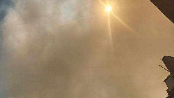 TÉMOIGNAGES. "On dirait l'apocalypse, la fin du monde" : l'avancée d'un violent incendie inquiète les Marseillais