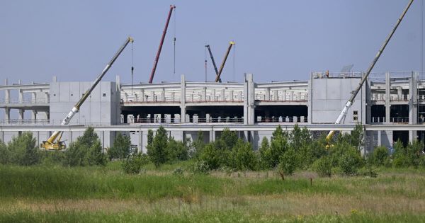 Isère - Rhône. 3000 emplois, 200 millions d'euros : le nouvel entrepôt d'Amazon ouvrira en 2026 à Colombier-Saugnieu