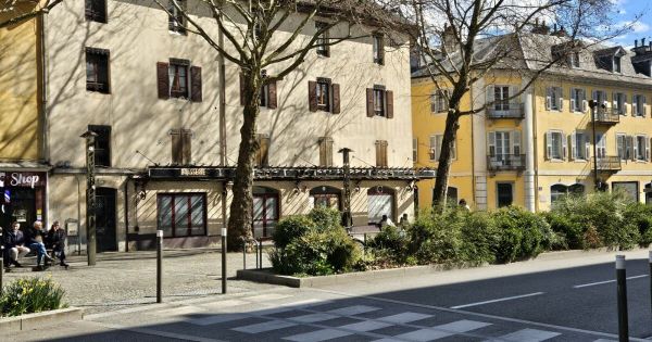 Savoie. Ivre et sous cocaïne, il pulvérise une vitrine à Chambéry au volant de son 4X4
