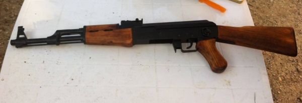 Les deux Parisiens préparaient-ils une action violente à Nice? Une kalachnikov et des munitions découvertes dans leur voiture volée