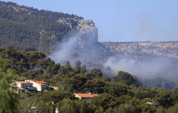 Un incendie se déclare à Toulon, des habitations évacuées et l'électricité coupée dans le quartier
