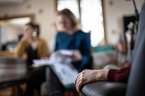 Fin de vie : dix ans après leur entrée en vigueur, pourquoi les directives de fin de vie sont-elles si peu utilisées ?