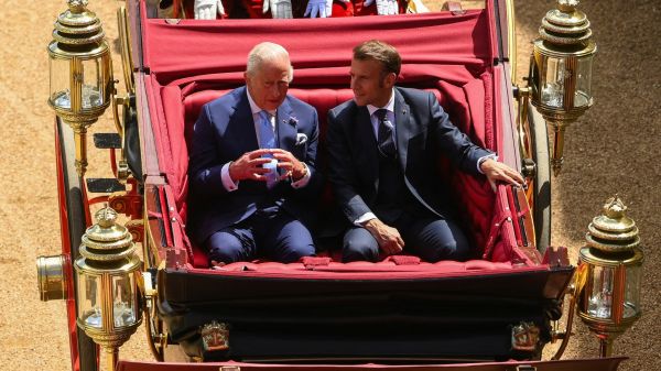 "Réunir notre famille": Emmanuel Macron veut "réarrimer" le Royaume-Uni après le Brexit