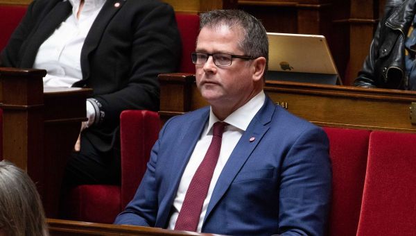 L'association Manche-Nature décerne son "prix Poubelle" au député macroniste Bertrand Sorre, défenseur de la loi Duplomb